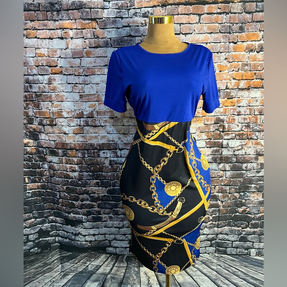 Size L/XL. Wear this belted dress out on the town or to work. Very versatile.